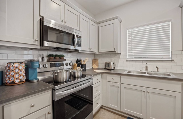 Lindale's NEW Cozy 3BR/2BA Retreat - Minutes to I-20!