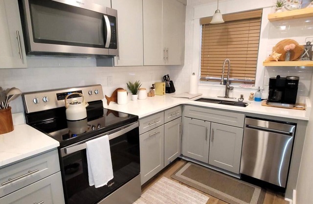 LINENS INCLUDED*! DAILY Activities. COMMUNITY POOL/WIFI/COUNTRY CLUB ESTATES