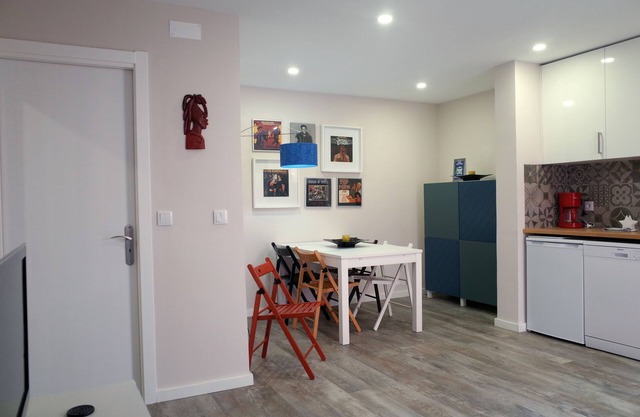 Lisbon Beach Apartments 7. Beach 5 minutes -terrace-barbecue-pets allowed-wifi
