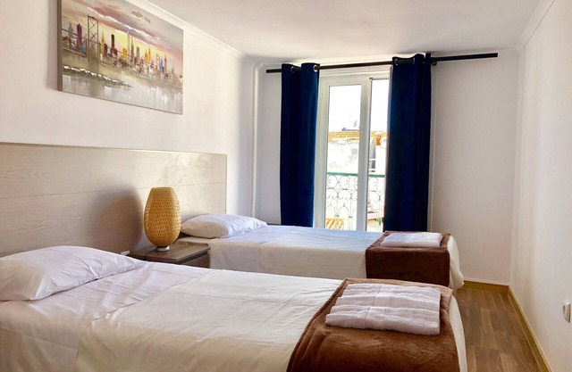 LISBON DOWNTOWN APARTMENT WITH BALCONY RIVER VIEW.