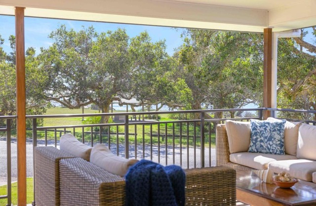 Little Beach Bungalow - at Bartlett's