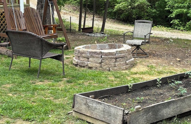 LITTLE BEAR COVE—Cozy 1-bedroom cabin with WiFi, AC in charming Mammoth Cave