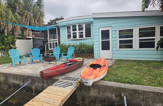 Little Bohemia!Springs/Gulf access! Kayaks & dock!