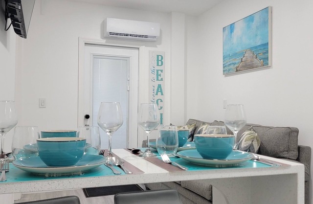 Little Charm-Close to Anna Maria Island, IMG Academy and GT Bray Park.