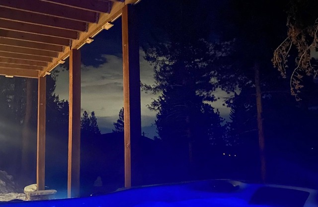 Little Creek | Near Red Rocks | Cozy Mountain Retreat | Hot Tub | Dog Friendly