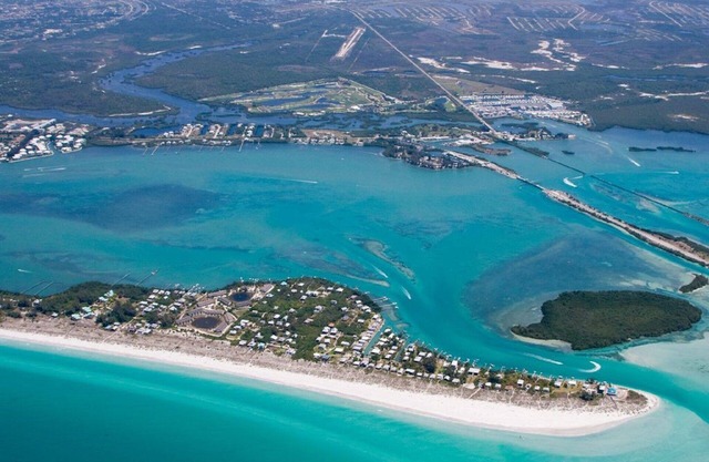Little Gasparilla Isle Hideaway Bay gulf bldg. K 2BR 2 ba -Free ferry dock