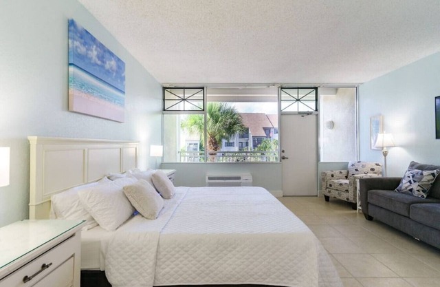 LITTLE HARBOR RESORT U408 Balcony/Resort Amenities! Free Parking/Wifi/Self Check in/Restaurants