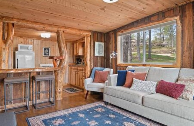Little Joy: Needle Spire Views + Sauna + Wildlife