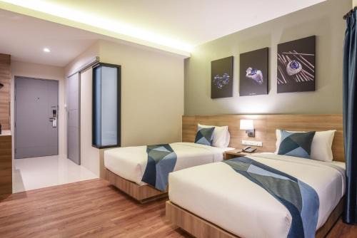Little KANHA ji PG 10 Room82798s58346 Hotal, also taxi and Activa rent
