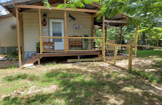 Little lake house/Fish cabin get away