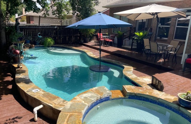 Little oasis in Uptown San Antonio pool & jacuzzi