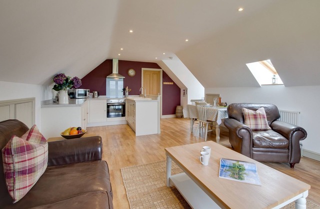 Little Owl Loft - One Bedroom House, Sleeps 2