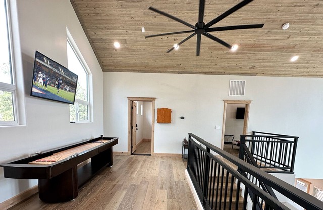 Live in luxury in this spacious 5-bedroom cabin in charming Overgaard