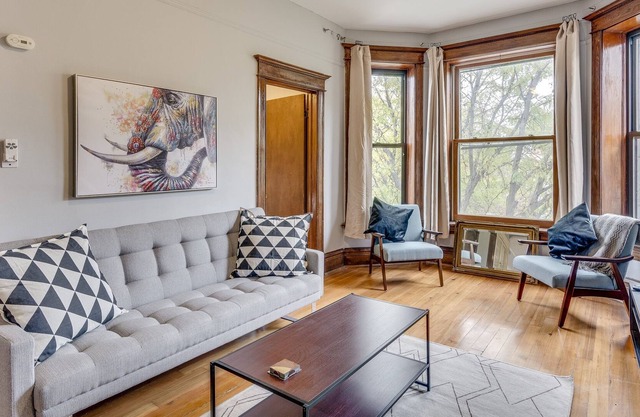 Live Like a Local on This Quiet Tree-Lined Street - Close to Bucktown/Wicker Park by RedAwning
