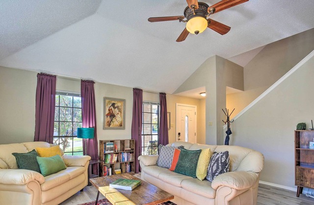 Live Oak Home w/ Fenced Yard ~ 15 Mi to Downtown!