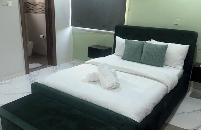 Live, work,& chill in style—4BR Apartment in Central VI