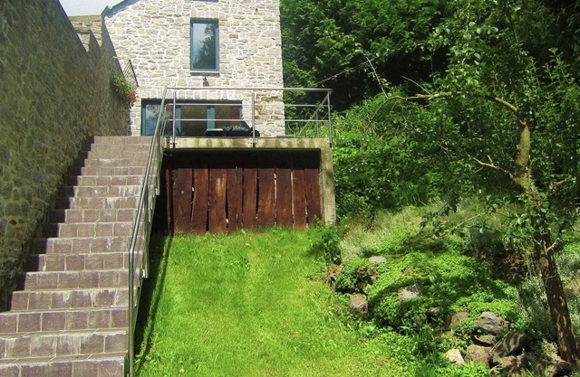 Lively Holiday Home in Viroinvlal with Garden