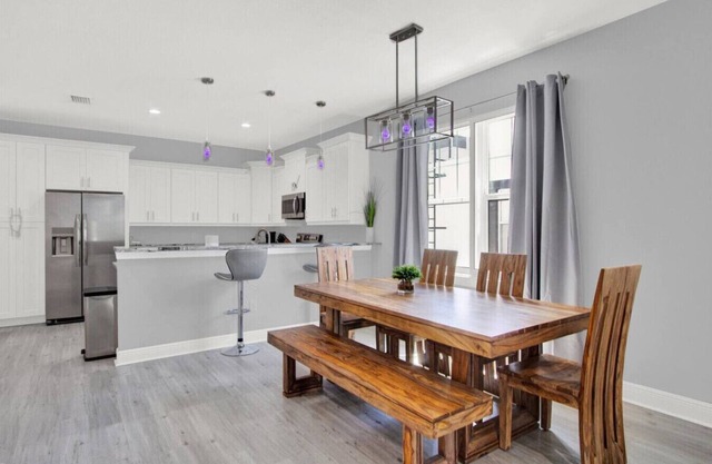 Lively SoHo Luxury Townhome in Hyde Park!
