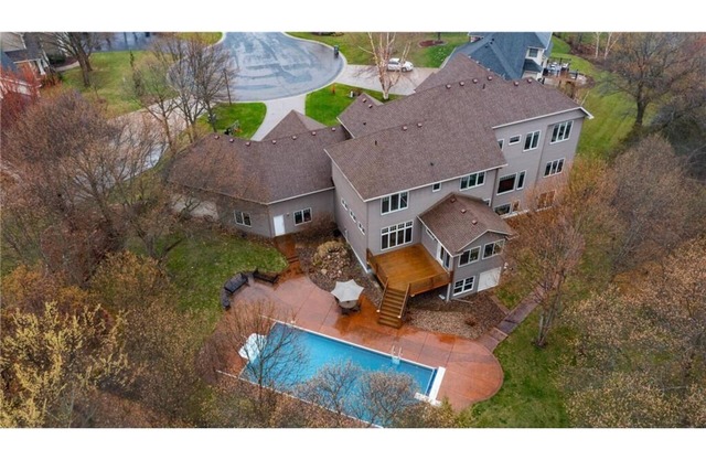 LL private access unit w/lux beds, pool table, theater room, Xbox/wifi.