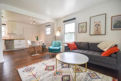 Llamaste in Hazel Park w Fenced Backyard for Pets