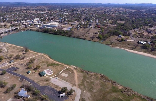 Llano Lake Retreat - find the peace and tranquility of life againnSUP 1556