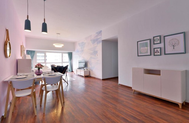 Locals Apartment House 90