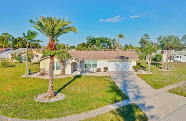 Located in an active community w/heated pools, tennis courts and shuffleboard