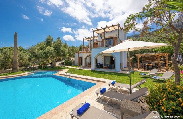 Located on a slope, the villa offers magnificent view over the lake and the sea
