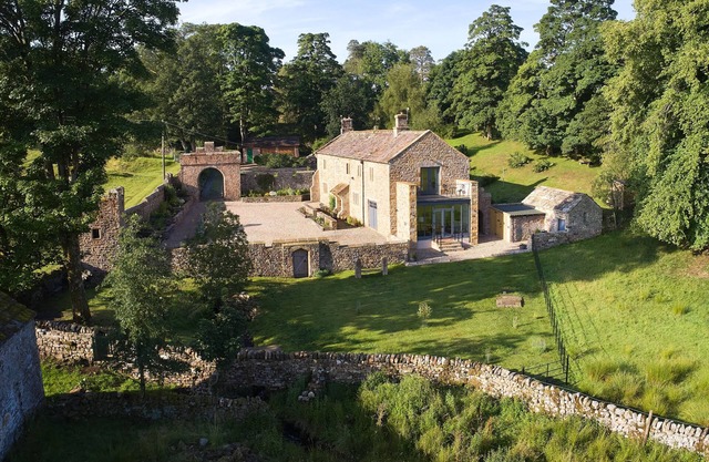 Located within the close proximity of Alston in Cumbria, The Old Buttress was renovated in 2021 and