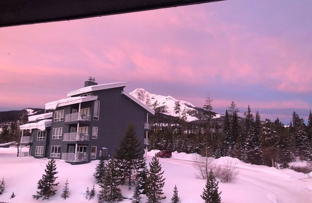 LOCATION! 2 Bed/2Bath Condo w/Loft (Sleeps 8) THE VIEWS AND CONVENIENCE!