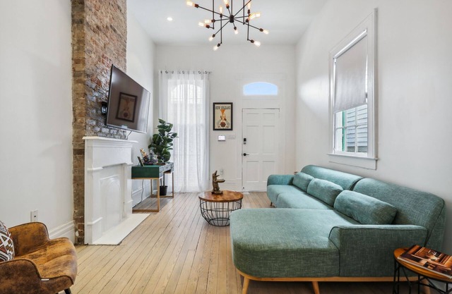 LOCATION! Close to Downtown, French Quarter, Treme & Mid-City