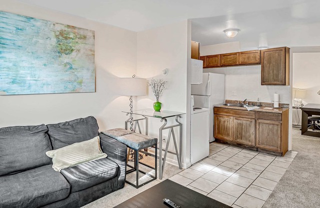 Location Convenient 1BR with Comfy Sofa and TV