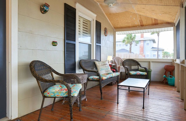 Location! Location! Beach House 100 yards from ocean!