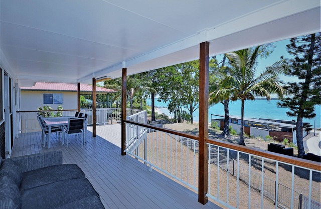LOCATION-LOCATION,BEACH SWIMMING RIVER BOAT RAMP PARK OUT BACK, WiFi & AIR CON*