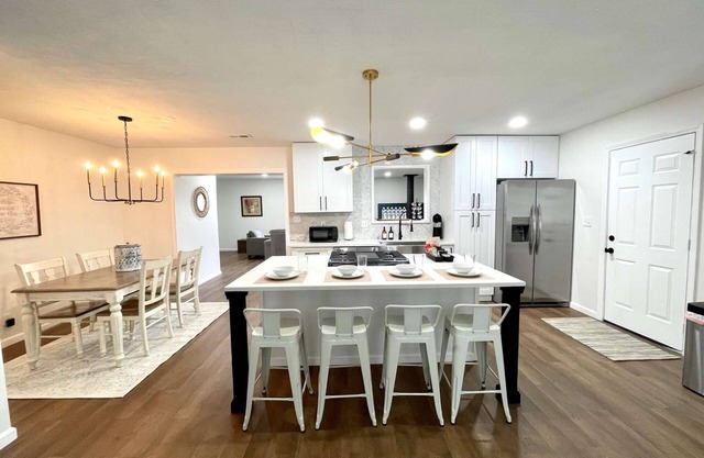 Location, Location, Location! Downtown Fishers Charmer!