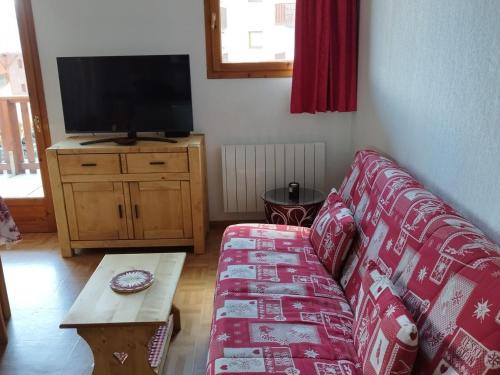 Location saisonnière 3 pièces à Puy-Saint-Vincent, 6 personnes, proche pistes, piscine, parking inclus - FR-1-504-599
