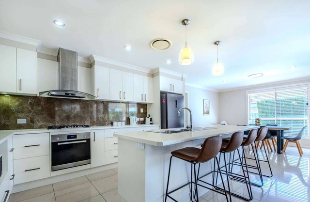 Loch Lomond - Spacious Living, Close to Zoo & Golf