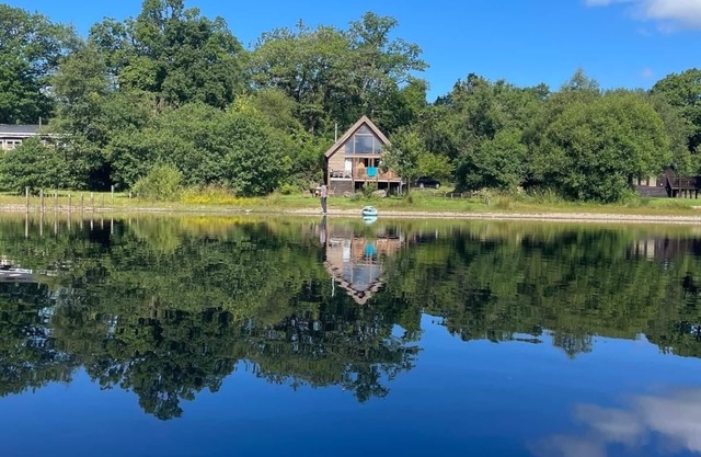 Lochside Lodge with Hot Tub on the shore of Loch Awe