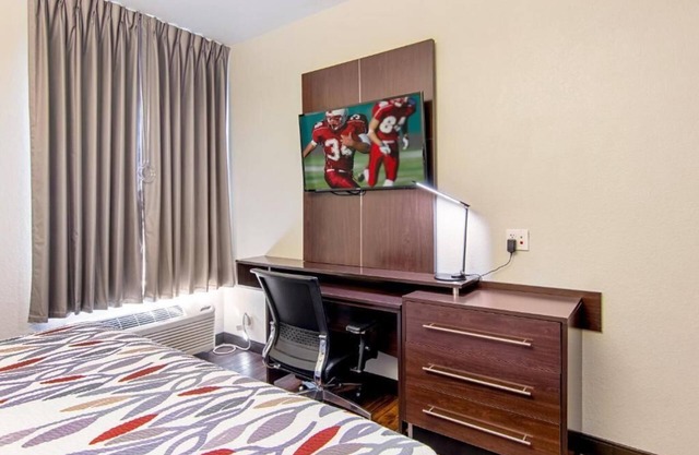 Locust Grove Retreat Near Tanger Outlets! Pets Allowed, FREE Parking Onsite!