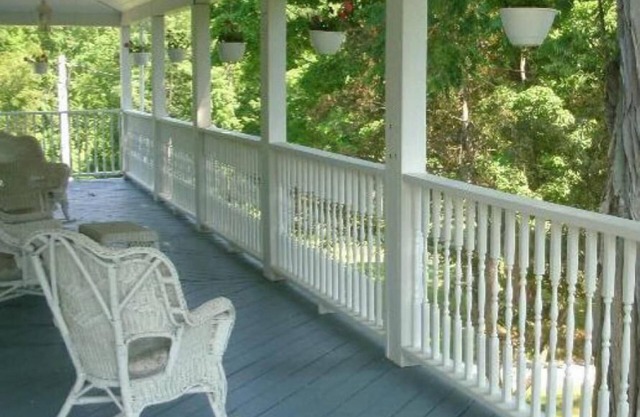 Locust Tree Bed and Breakfast LLC