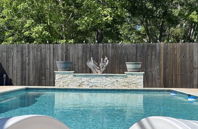 Lodge #4 w Pool, Game Room, 1/2 Mile to Boat Ramps