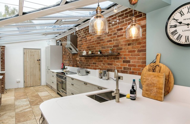 Lodge Farm - Stunning 3 BD with Garden