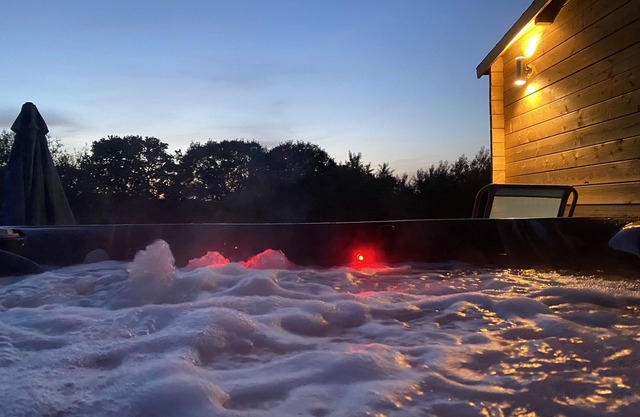 lodge for two - with Hot Tub