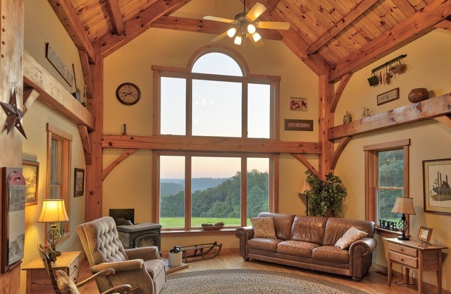 Lodge style home on 140 acres. Remote but close to much! Hot Tub, Pets