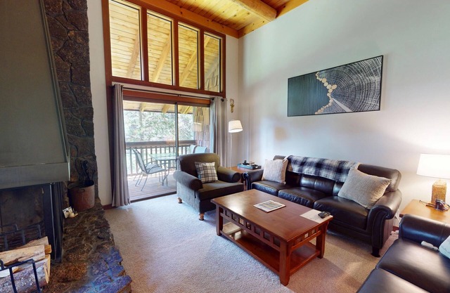Lodge-Style Stay with A/C, Patio & Golf Views