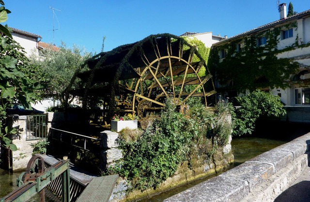 Lodging in the heart of the Luberon, in the countryside
