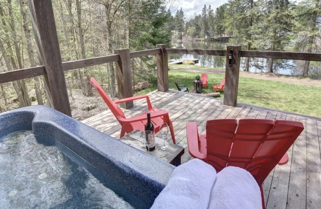 Loft 3 | Fireplace | Hot Tub | Sleeps 4 | Lake