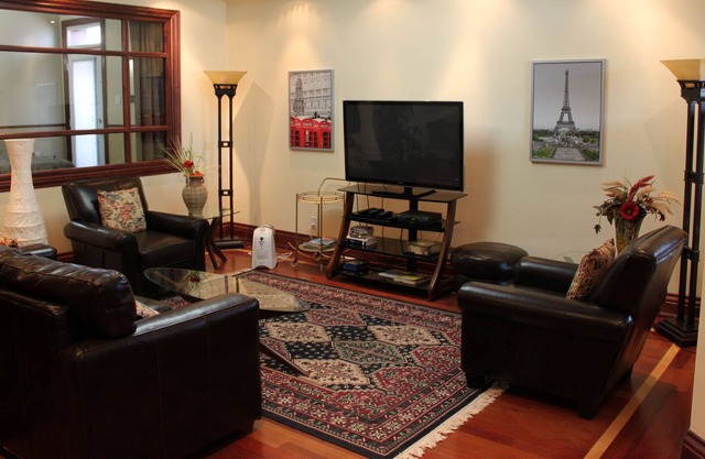 Loft Style Condo 1200 Sq. Ft. Near The Waterfront