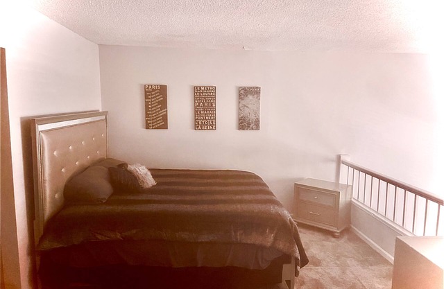 loft style unit. perfect for a relaxing getaway,15 min from shopping and more!