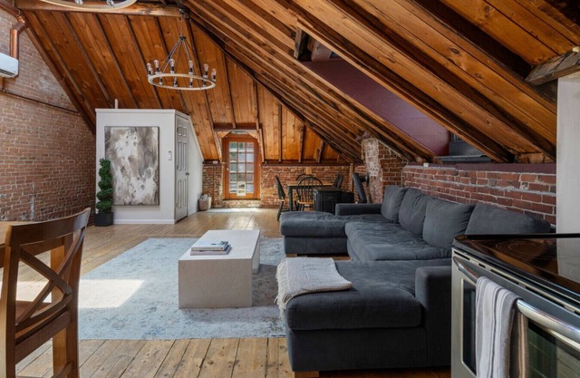 Lofty Ambition | Stunning West End Rooftop Retreat